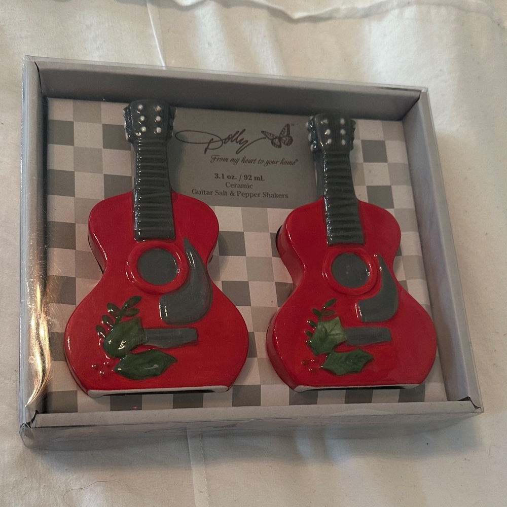 Dolly Parton, ceramic guitar salt and pepper shakers 3.1 ounces(6)